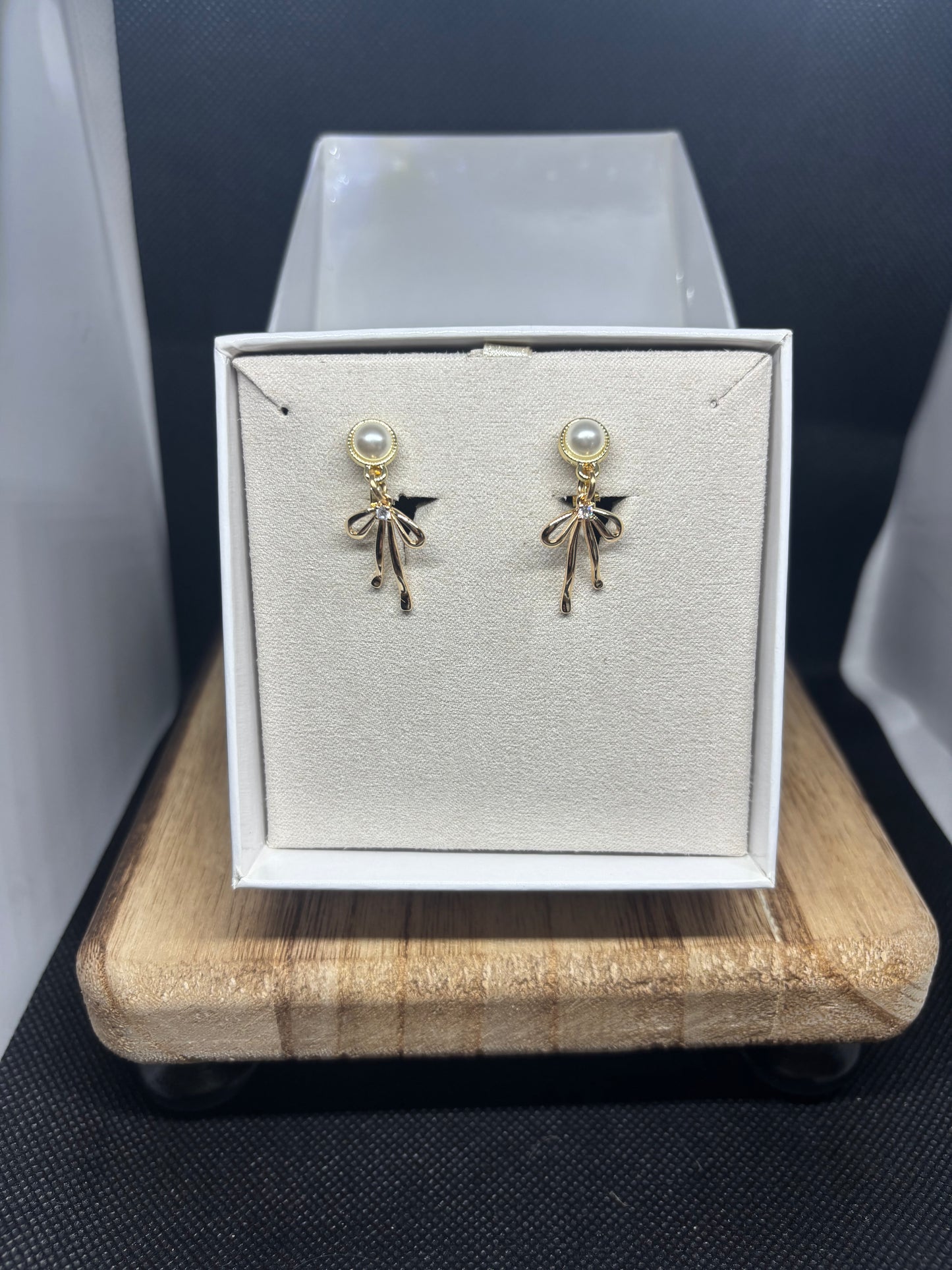 The pearl/bow clip ons