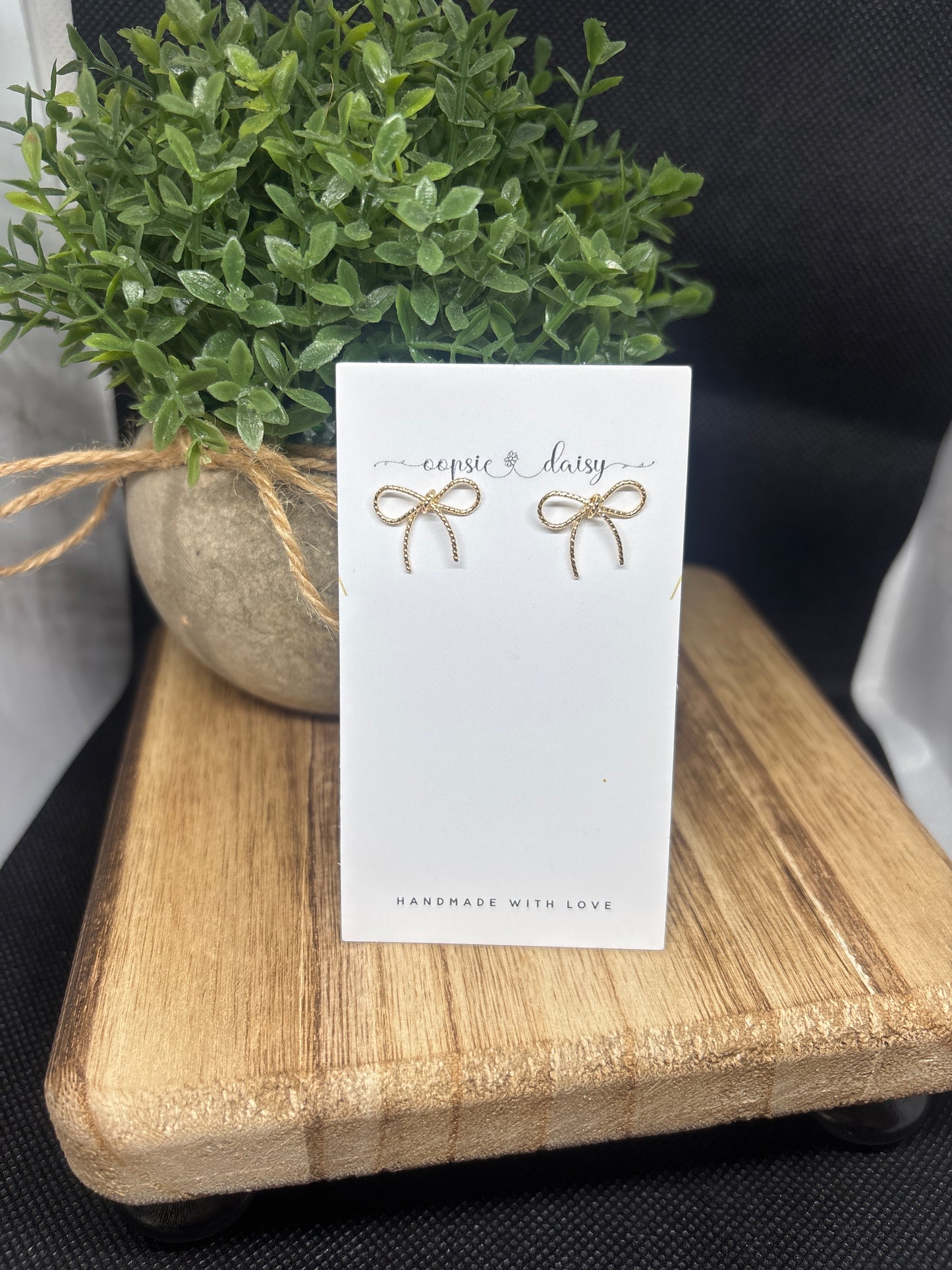 The classic bow studs