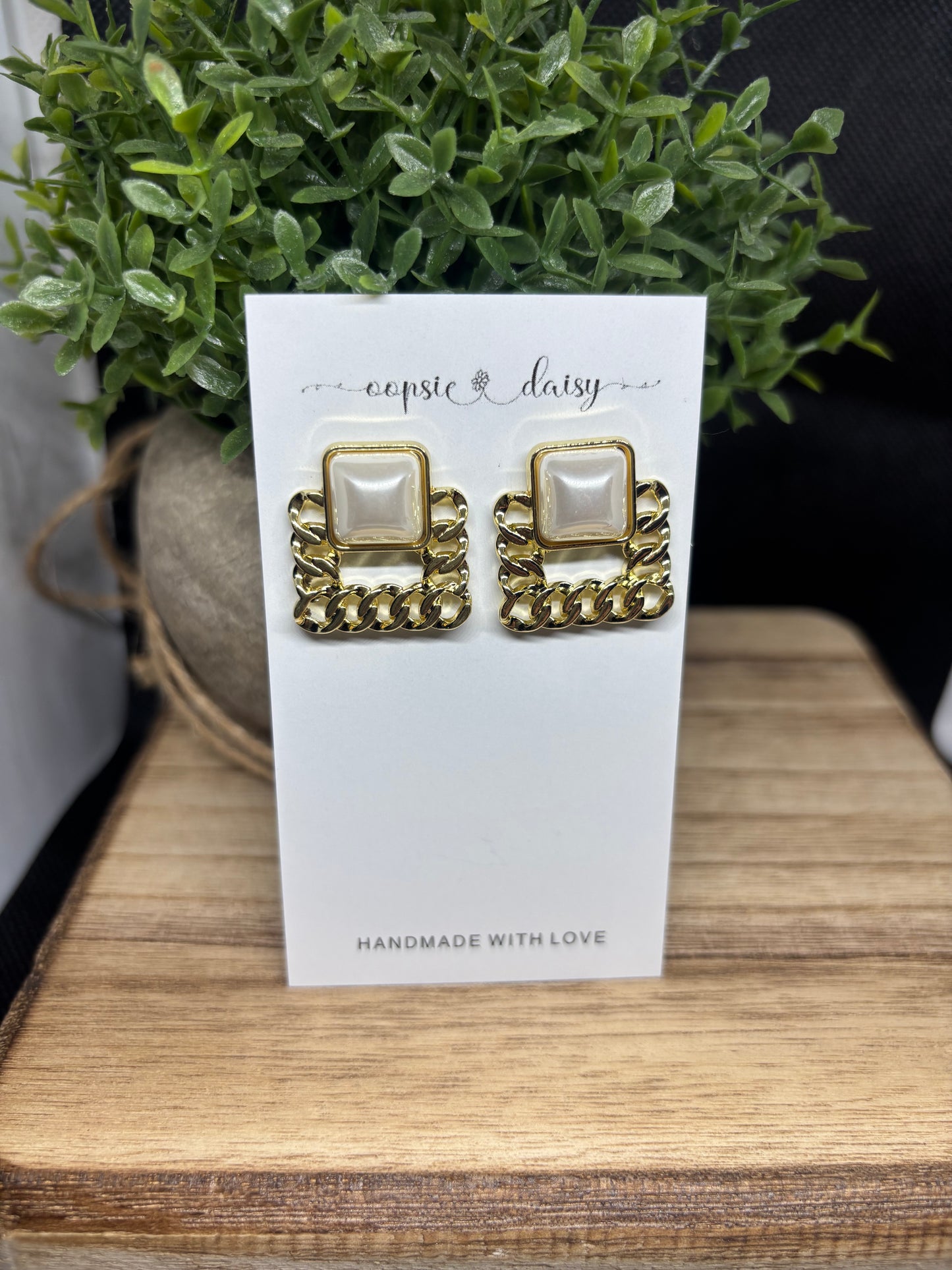 The square pearl studs