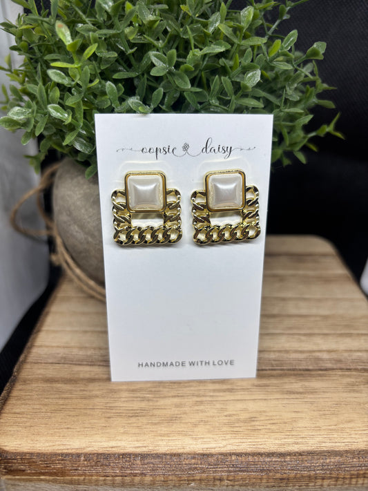 The square pearl studs