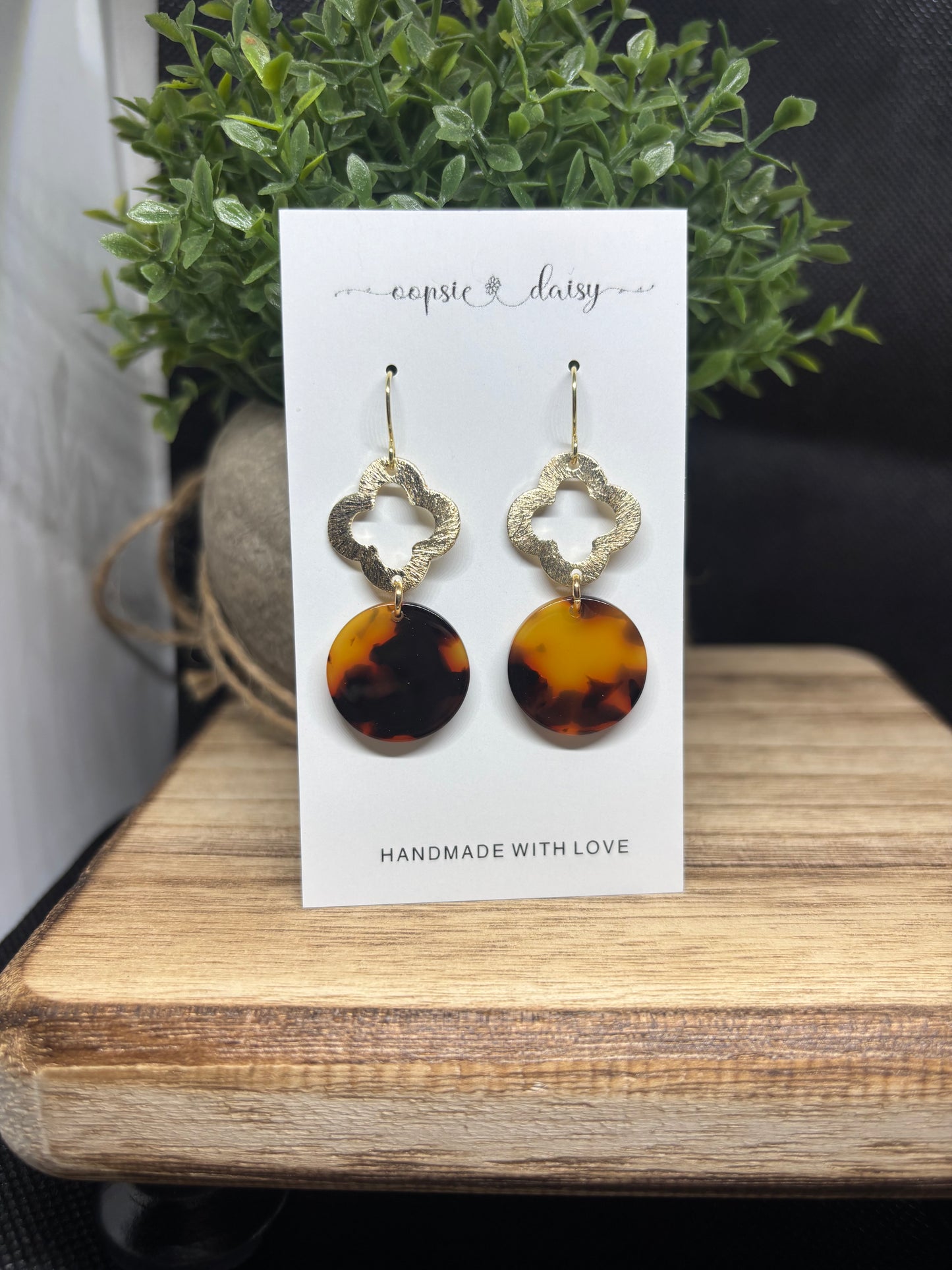 The clover tortoiseshell earrings