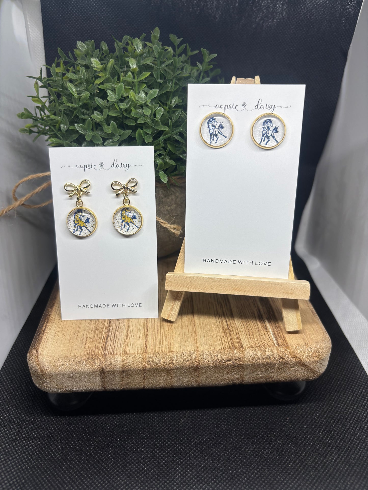 Mustang country earrings